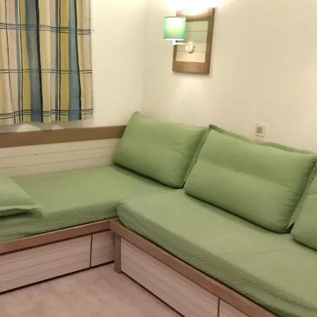 Apartment Studio Avec Piscine Partagee Et Terrasse Amenagee A Raphael A 5 Km De La Plage