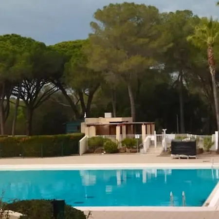 Apartment Studio Avec Piscine Partagee Et Terrasse Amenagee A Raphael A 5 Km De La Plage *